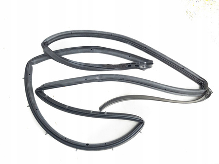 Uszczelka drzwi tylnych tył Ford Fiesta mk7 NOWA