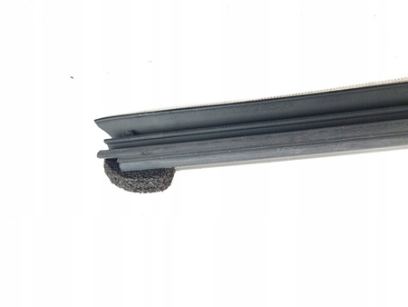 Taśma uszczelka szyby lewa Ford Fiesta mk7 mk8 5D