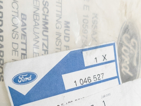 Chlapacze Ford ESCORT ORION NOWE ORYGINAŁ TYŁ